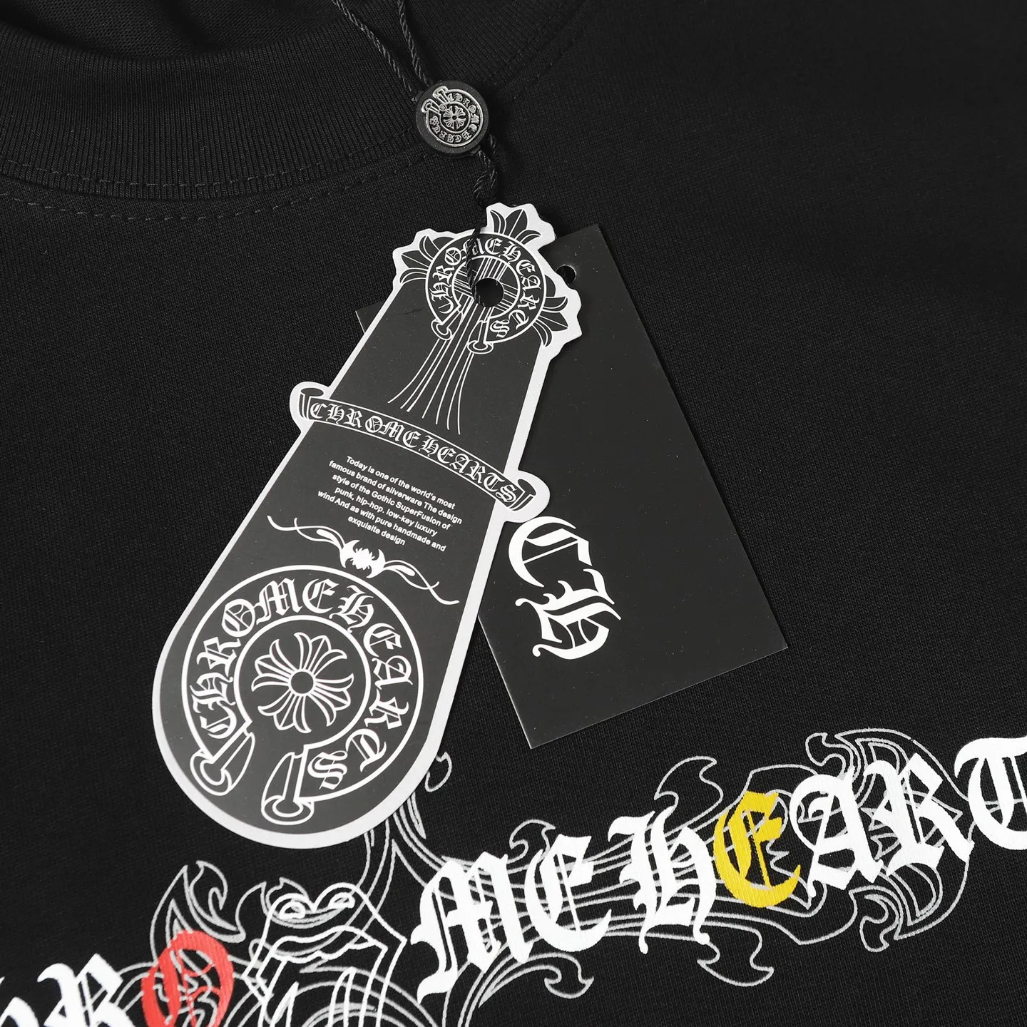 🅿️170 CHROME HEARTS/Chrome Heart CH Sanskrit printed short-sleeved T-shirt on the chest The fabric is made of 280g heavy combed cotton, customized with 32 count 1*1 threads. The garment is washed twice. The fabric is comfortable and skin-friendly without any strange feeling. Custom dyed fabric, with high textile density, good drape and not easy to deform. The thick texture and compact spinning process will not affect the breathability of the fabric. The saturation of the color is very high. Imported digital direct-injection printing technology. A versatile and good-looking short sleeve. The loose fit covers the flesh and makes you slim. Size: XS-L